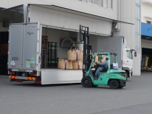 商品は誰かが運ばなければ消費者のもとには届かない。あたり前のことだけど、あまりに日常過ぎて、忘れられがちなのかも...