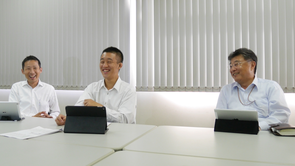 左から西田、小畑、そして鈴木。夢を語ることは楽しい。