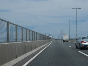 新しい道路ができれば、新しい街ができる。物流倉庫もまた然り。（画像はゲートブリッジ）