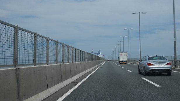 新しい道路ができれば、新しい街ができる。物流倉庫もまた然り。（画像はゲートブリッジ）